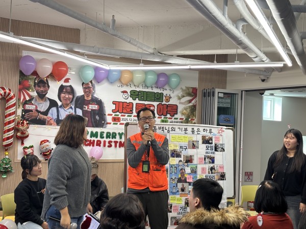 동백님이 자신이 느끼고 있는 것들에 대해 직접 이야기하는 사진