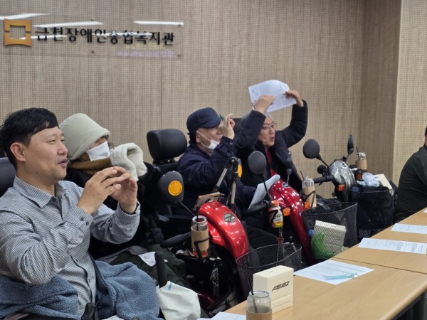 인권교육에 참여하는 이용인의 모습