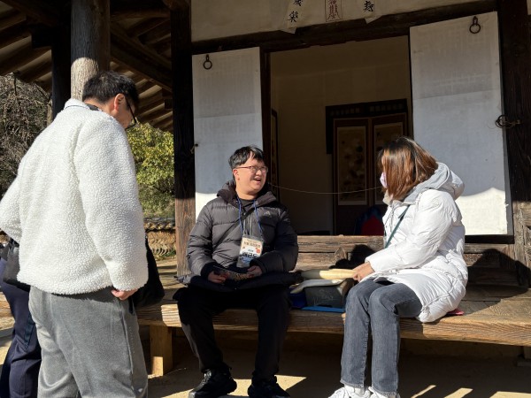 다듬이를 사용하는 모습