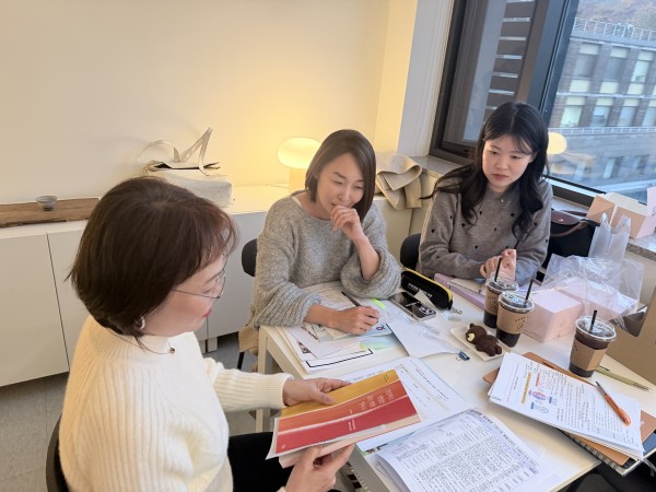 사업 운영에 관한 좋은 내용을 소개하는 모습