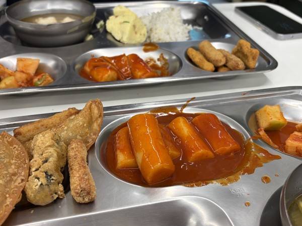 떡볶이 떡이 식당에 나와있는 모습