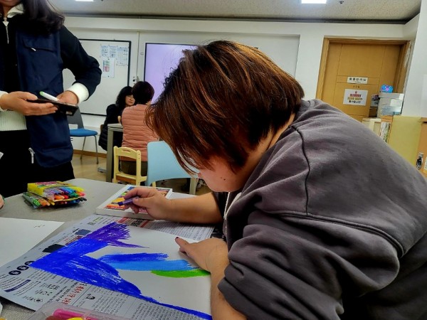 스스로 마음껏 그리고 표현해요