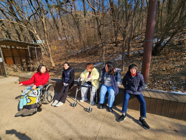 ’따스한 햇살아래 힐링중‘=