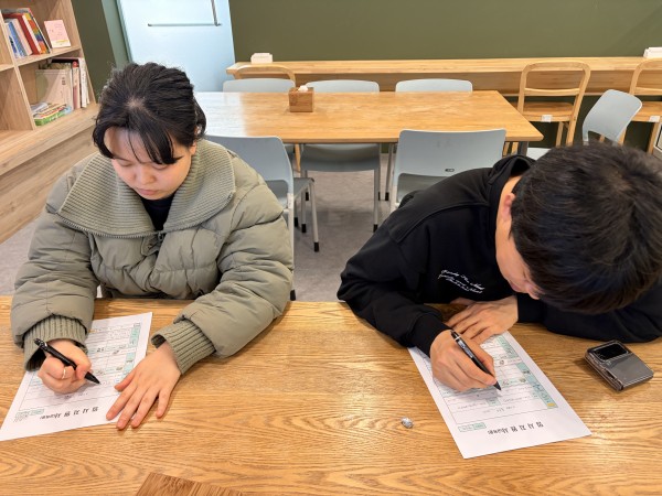 직접 알기쉬운 이력서를 작성해보는 사진