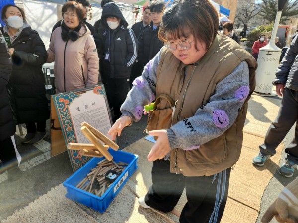 윷놀이를 즐겨요