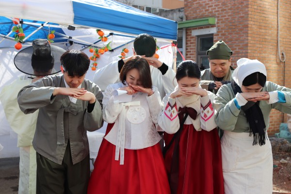 새해 인사를 전하는 금천장애인종합복지관 직원들