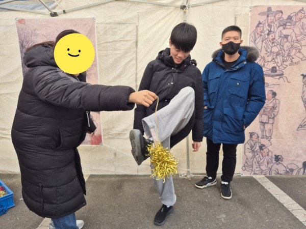 제기를 차고 있어요