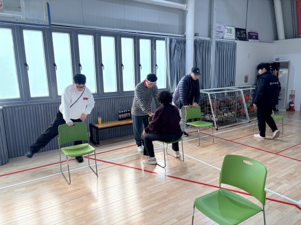 하지 어덕션모습,다리옆으로들기