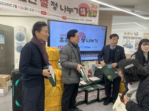 봉사활동을 하고 있는 모습