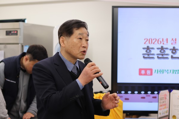 대표이사님이 말씀을 전하고 있는 모습