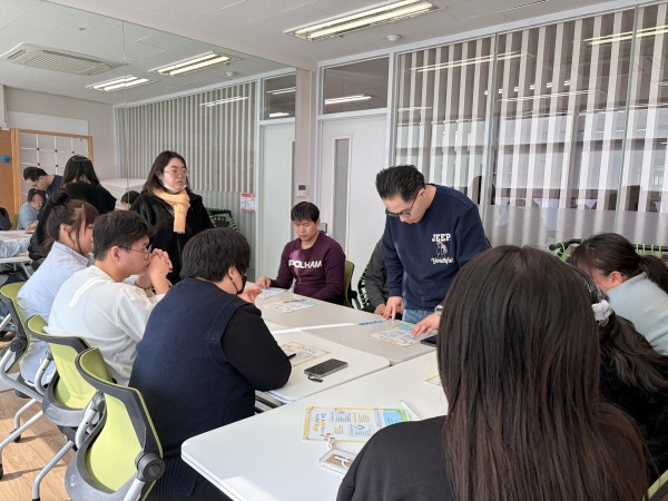 자기소개서를 발표하는 모습