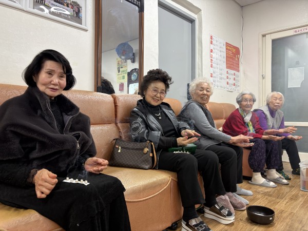 벽산2단지 경로당에서 서금요법 진행하는 모습