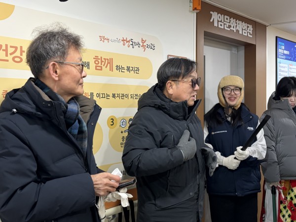 활동 전 주민 소개하는 모습