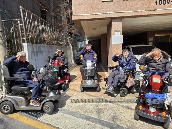 사랑의 집배원 단체 사진 모습