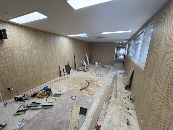 벽면과 바닥 공사 중간 단계 사진