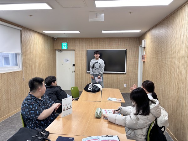 내가 하고 싶은 근무조건 발표하는 모습