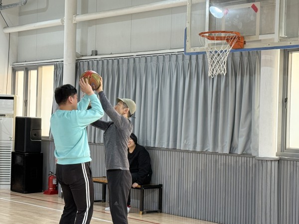 건강업팻다운 활동하는 모습