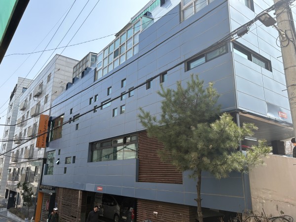 외벽청소가 마무리된 사진