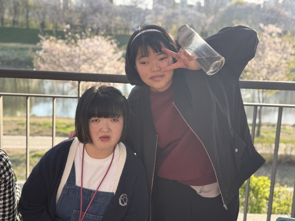 안양천 벤치에 앉아 찍은 사진