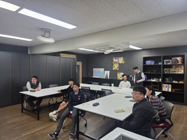 직업교육을 듣고 있는 학생들의 모습