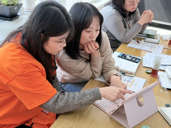 전수조사를 위해 논의를 하고 있는 모습