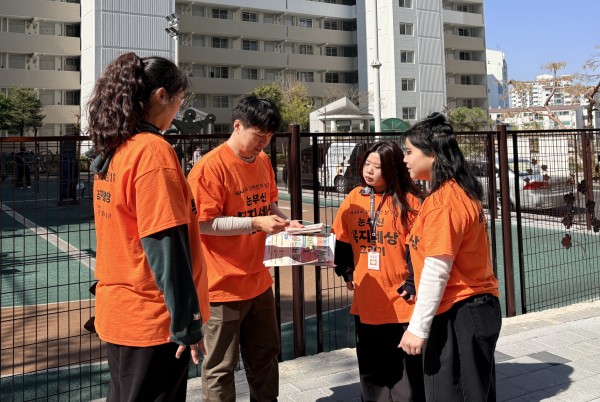직원들께 금일 일정안내드리는모습
