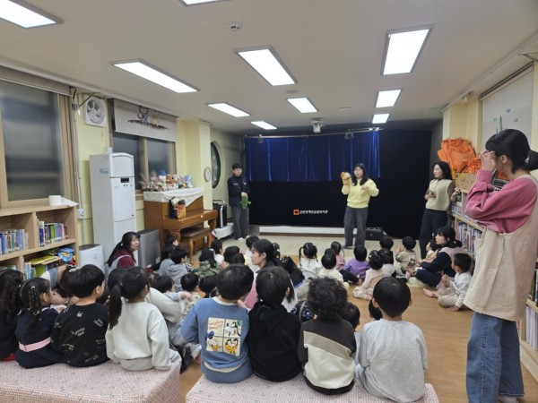 독산본동어린이집 공연하는 모습