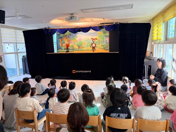 금하새빛,별솔어린이집 공연하는 모습