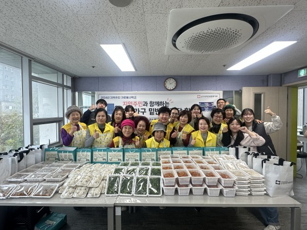 요리 활동 후 찍은 단체 사진