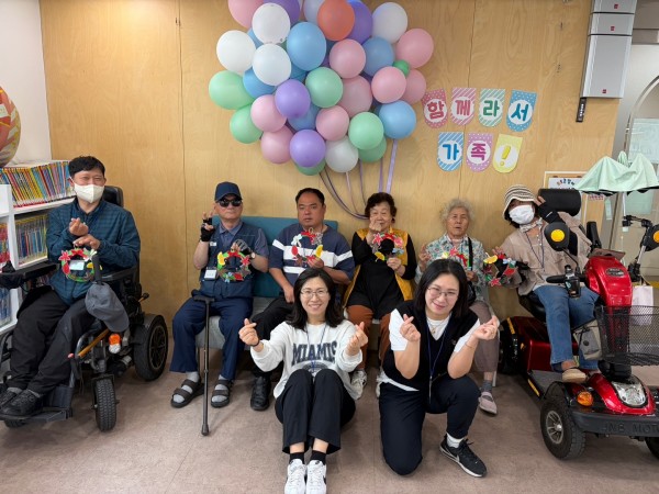 활동 후 찍은 참새스토리 단체 사진
