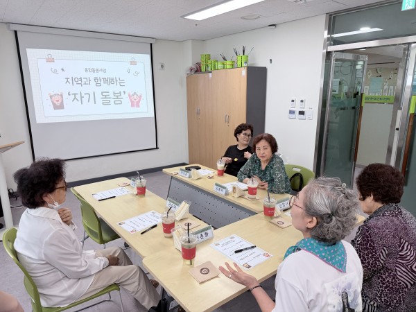 오리엔테이션 시작 전 참여자들이 앉아있는 모습
