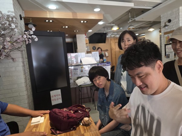 투표를 마치고 기다려요