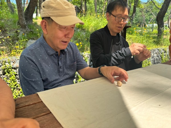 승리하고 좋아하는 모습