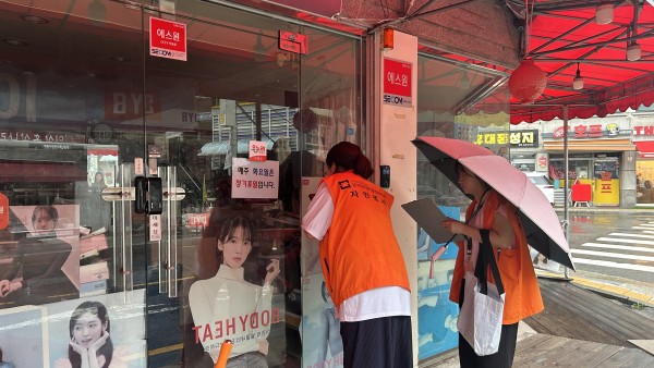 휠체어 이동 통로 확인
