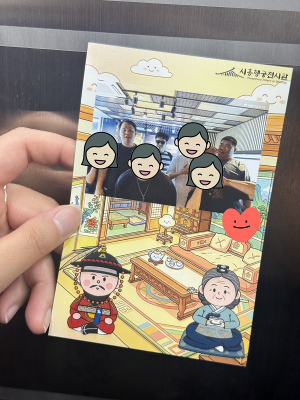 단체로 사진을 찍는 모습