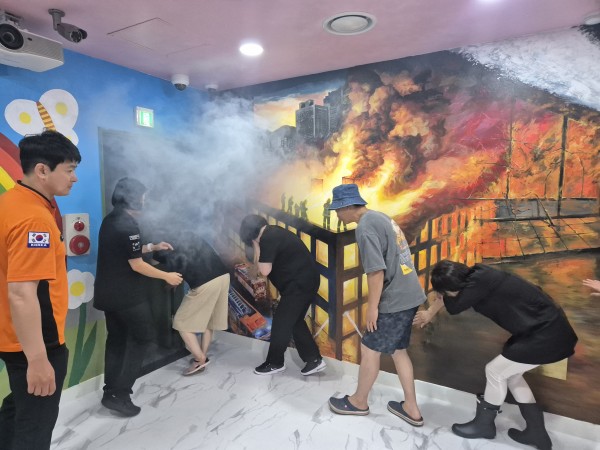 직접 참여하는 화재대피 요령 실습 활동