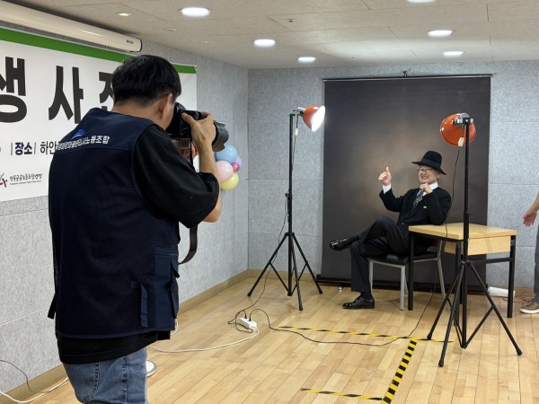 장수사진 찍는 모습