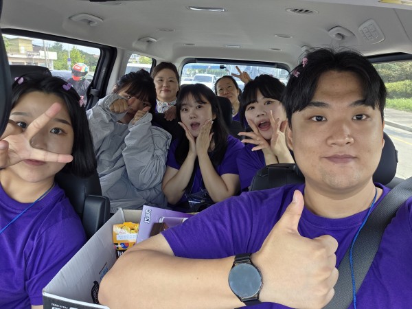 차량으로 이동하는 모습