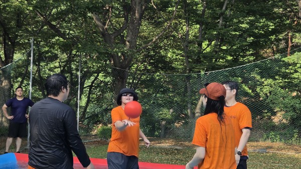 금천 흠뻑쇼(물놀이)를 진행하는 모습