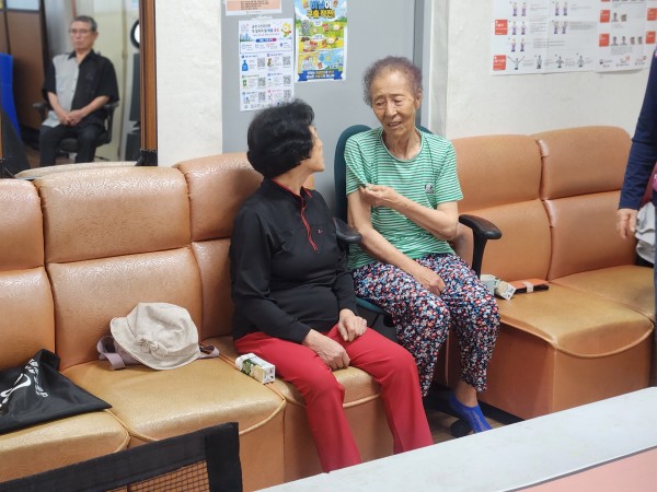 3주 동안 보니 이제 서로의 안부를 물어보는 중