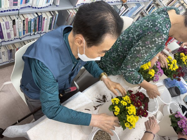 내 화분에 이름을 지어주는 이용자