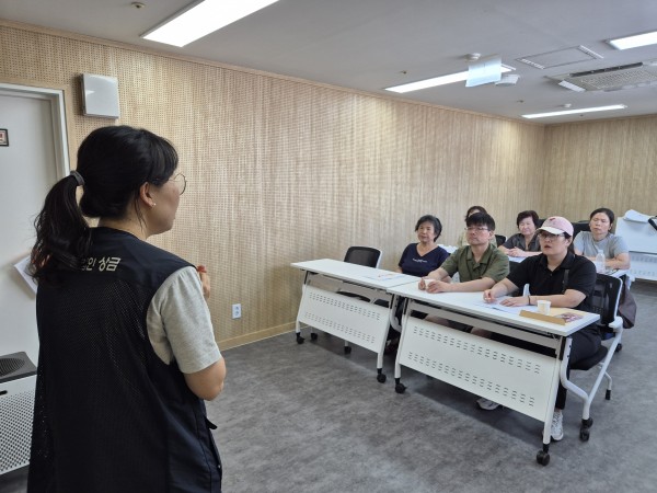 적극적으로 질문하는 모습