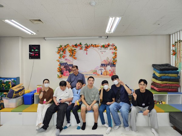 포토존에서 다함께 찰칵! 사진 촬영