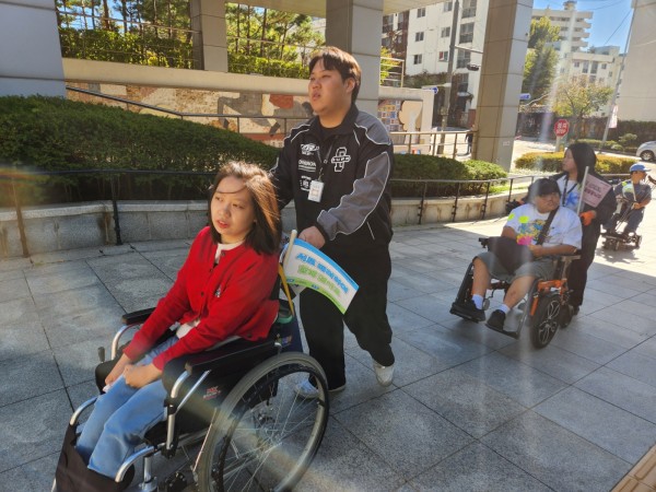 거리켐페인 행진