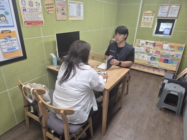 사업장 담당자와 대화중